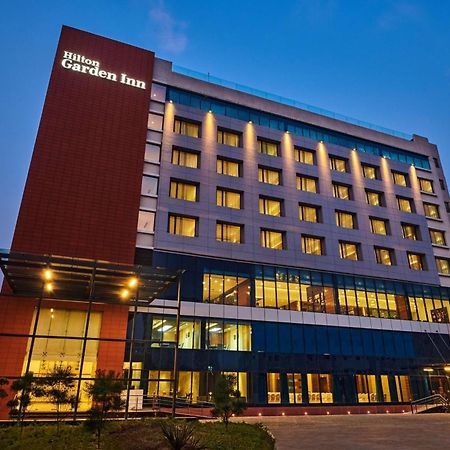 Hilton Garden Inn Lucknow Buitenkant foto