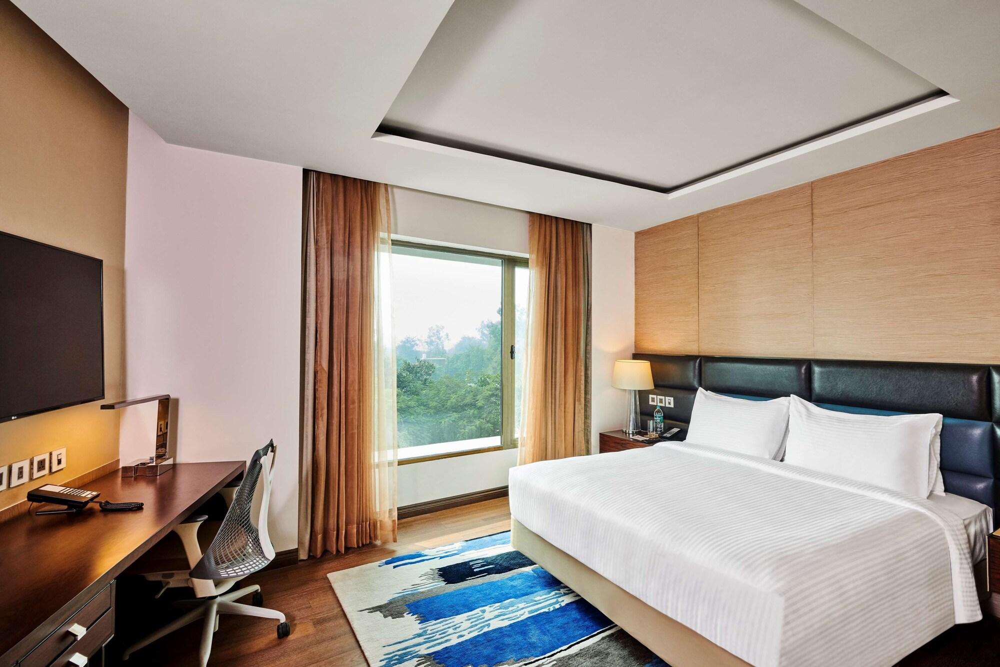 Hilton Garden Inn Lucknow Buitenkant foto