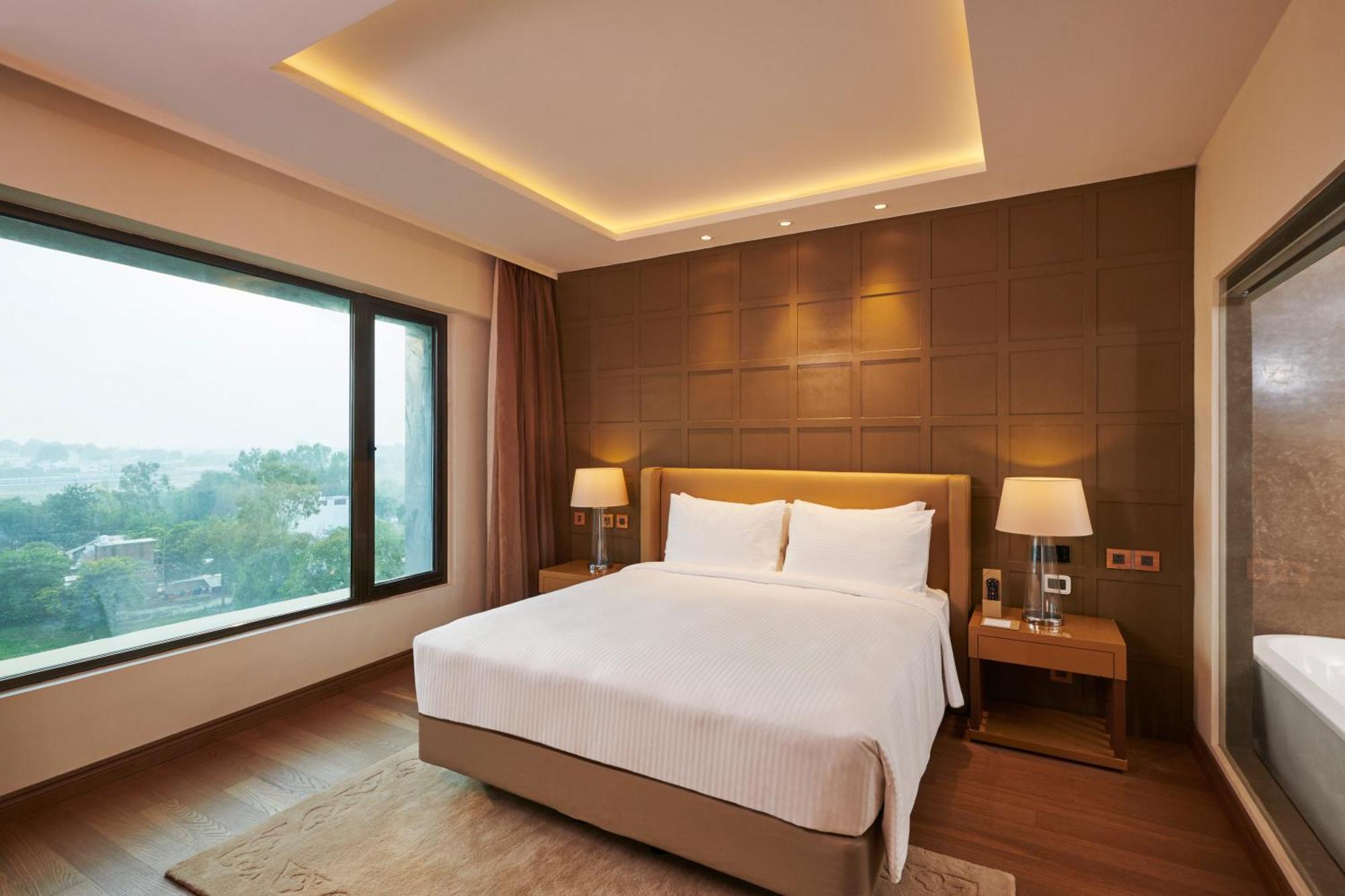 Hilton Garden Inn Lucknow Buitenkant foto