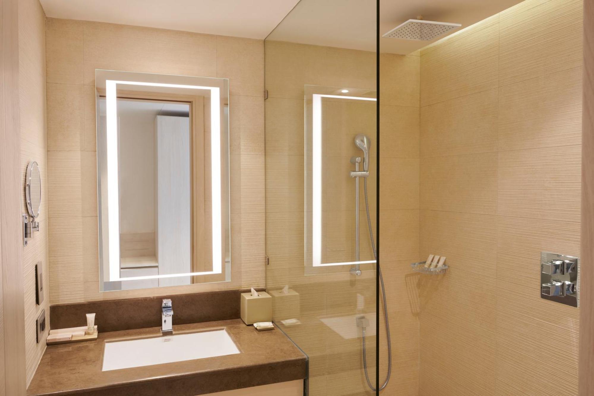 Hilton Garden Inn Lucknow Buitenkant foto