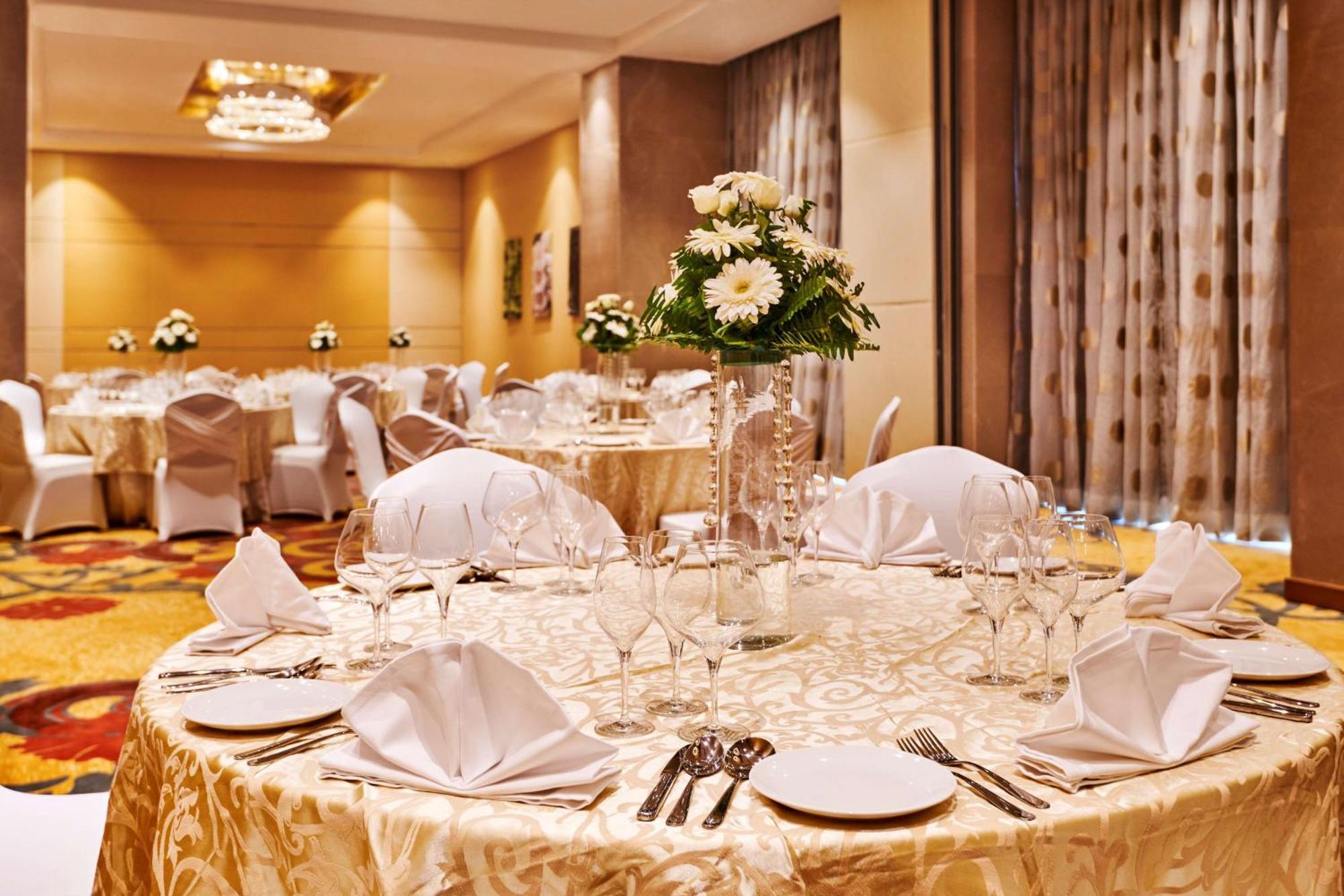 Hilton Garden Inn Lucknow Buitenkant foto