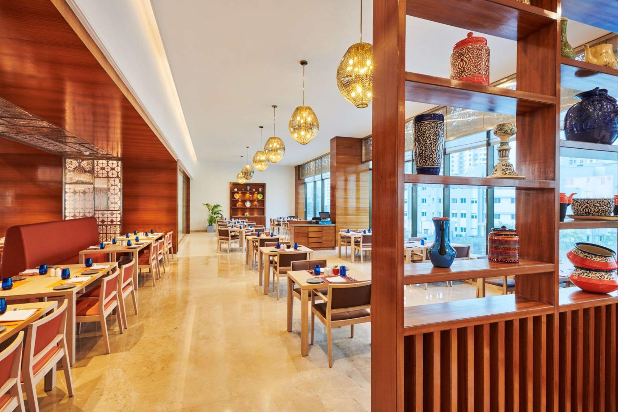 Hilton Garden Inn Lucknow Buitenkant foto