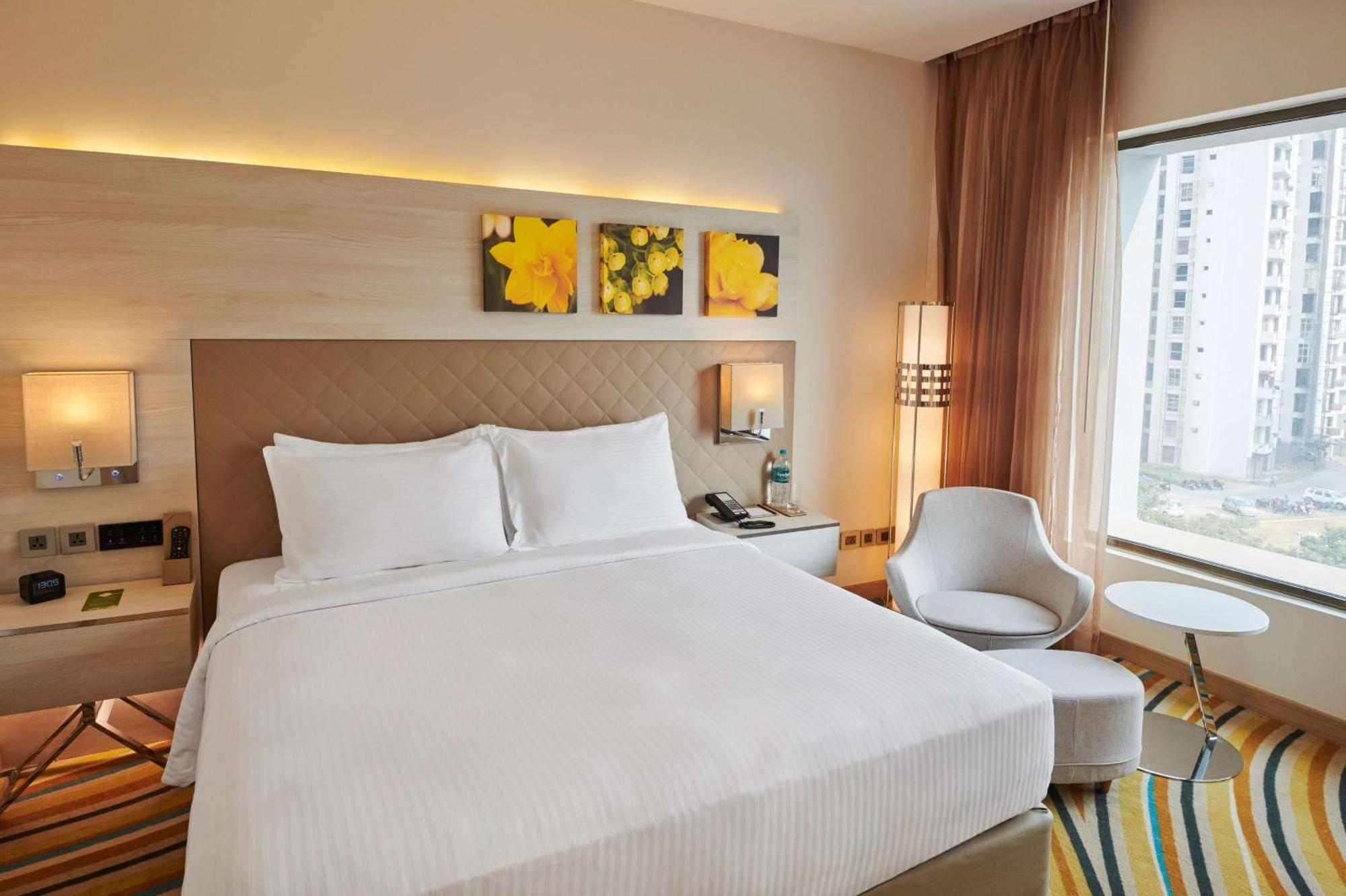 Hilton Garden Inn Lucknow Buitenkant foto