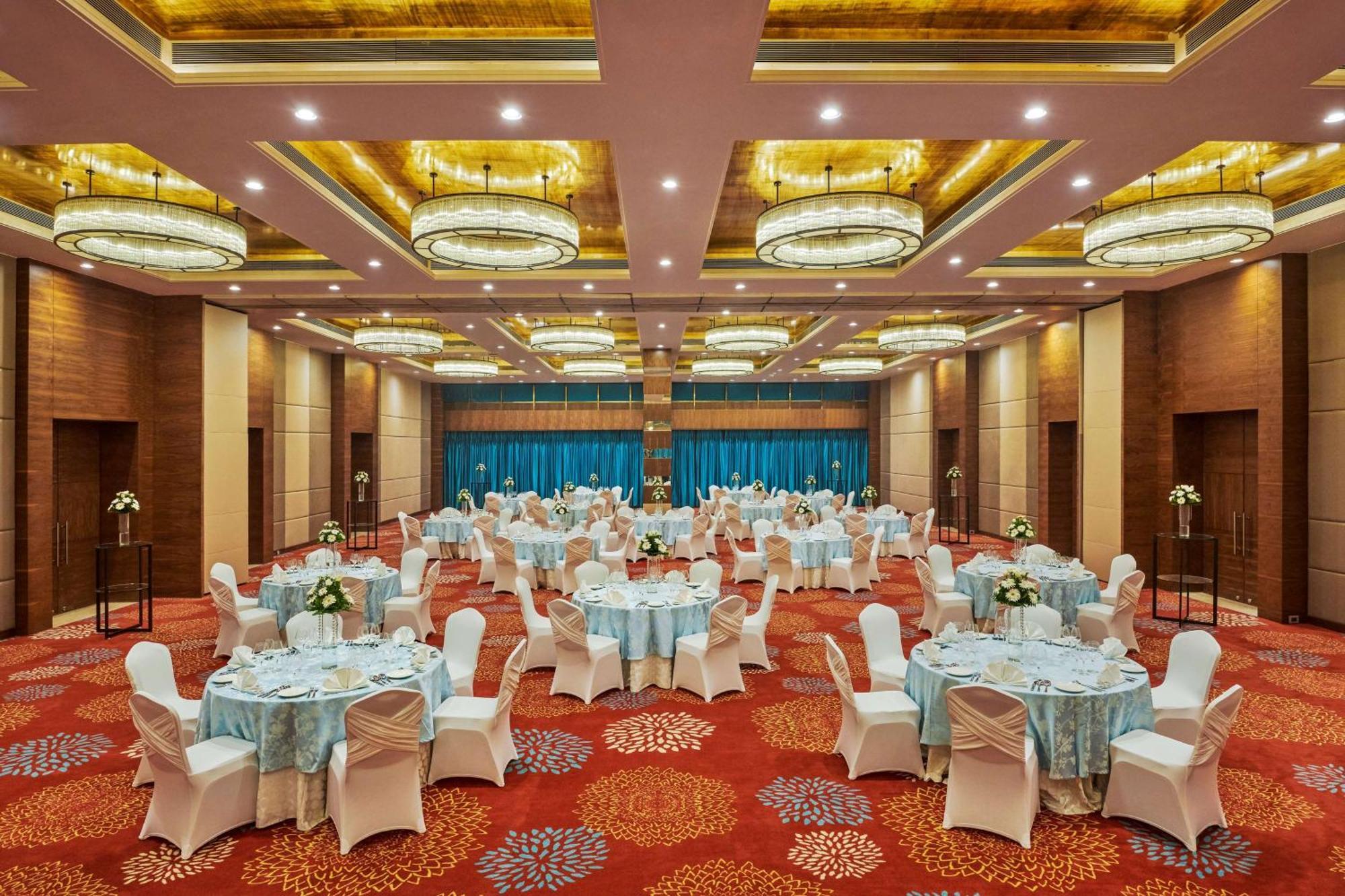 Hilton Garden Inn Lucknow Buitenkant foto