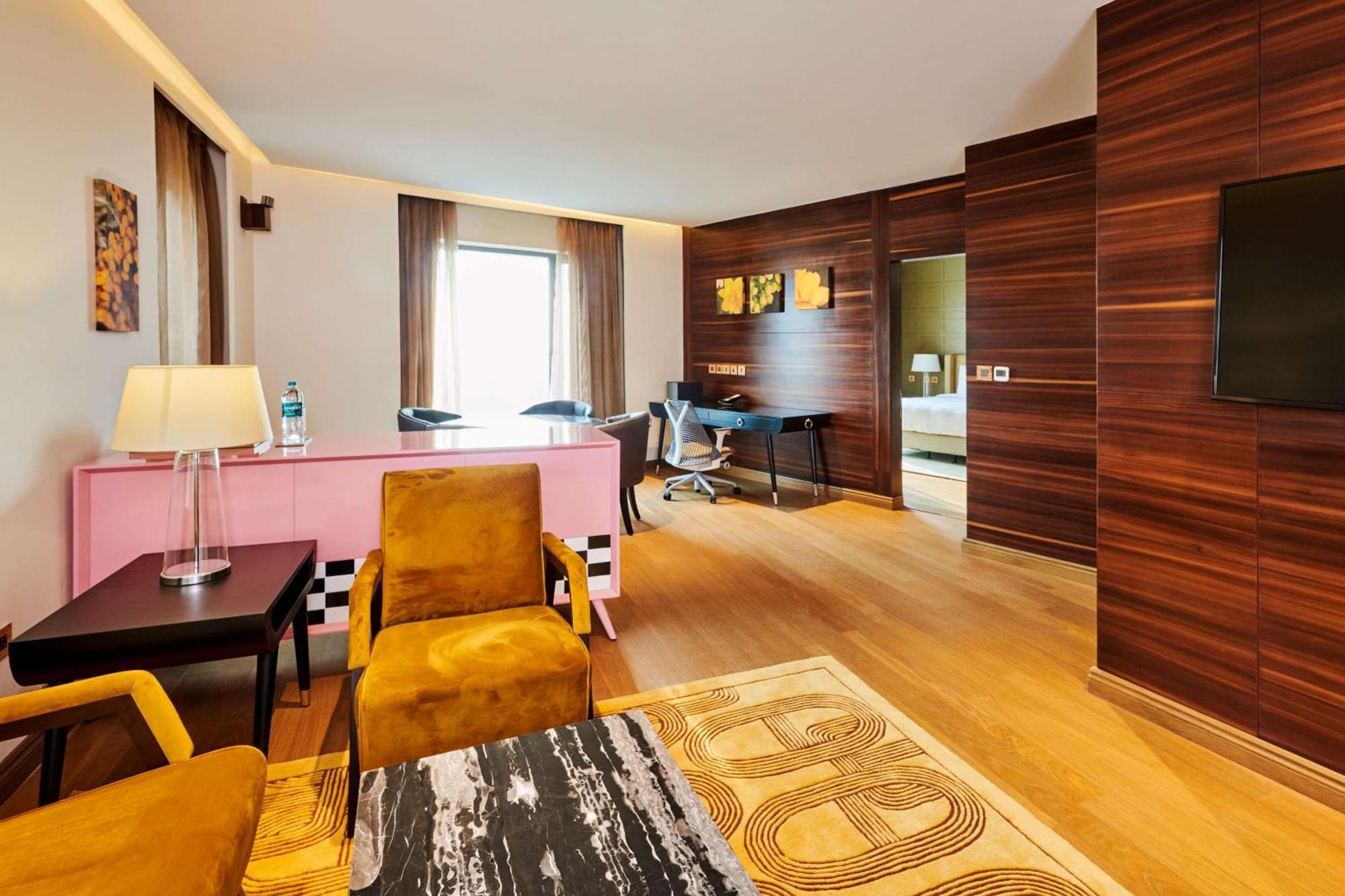 Hilton Garden Inn Lucknow Buitenkant foto