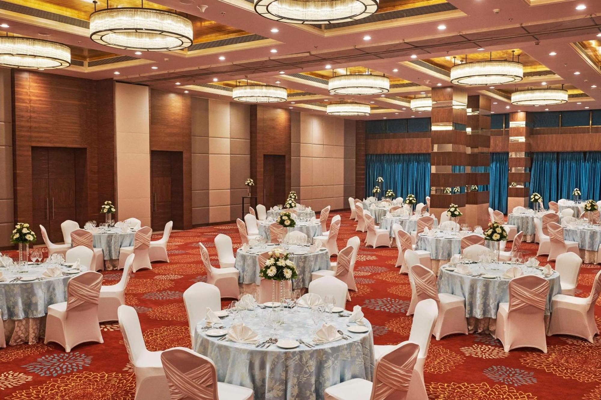 Hilton Garden Inn Lucknow Buitenkant foto