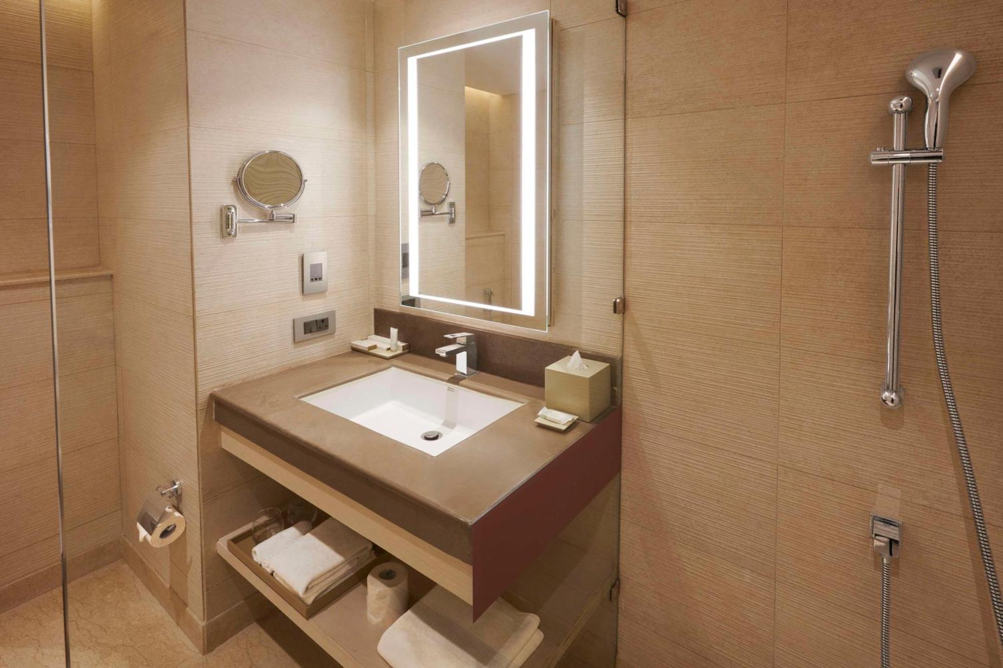 Hilton Garden Inn Lucknow Buitenkant foto