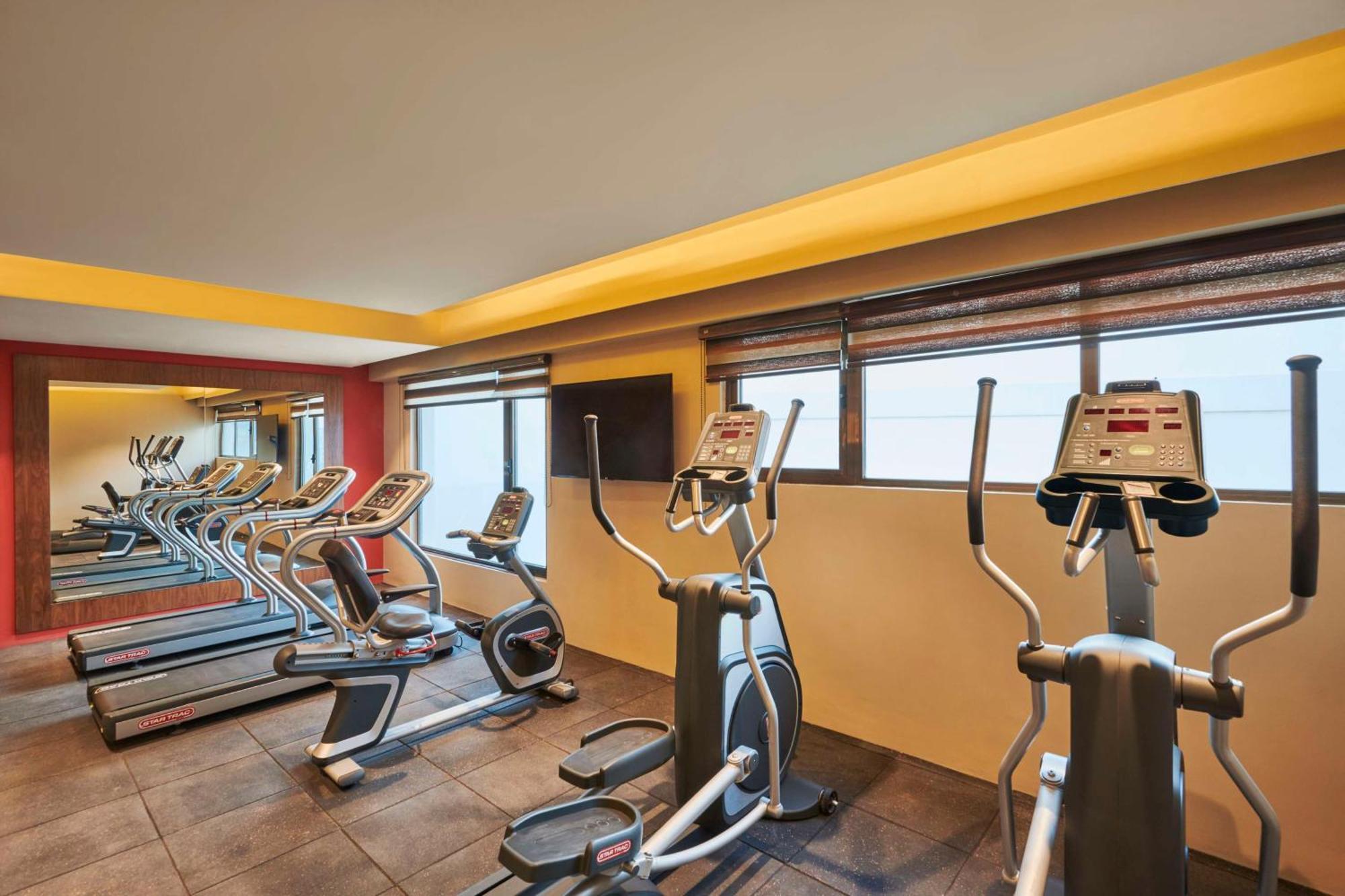 Hilton Garden Inn Lucknow Buitenkant foto