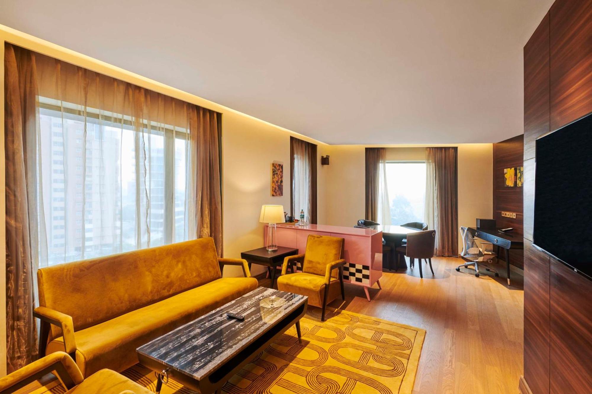 Hilton Garden Inn Lucknow Buitenkant foto