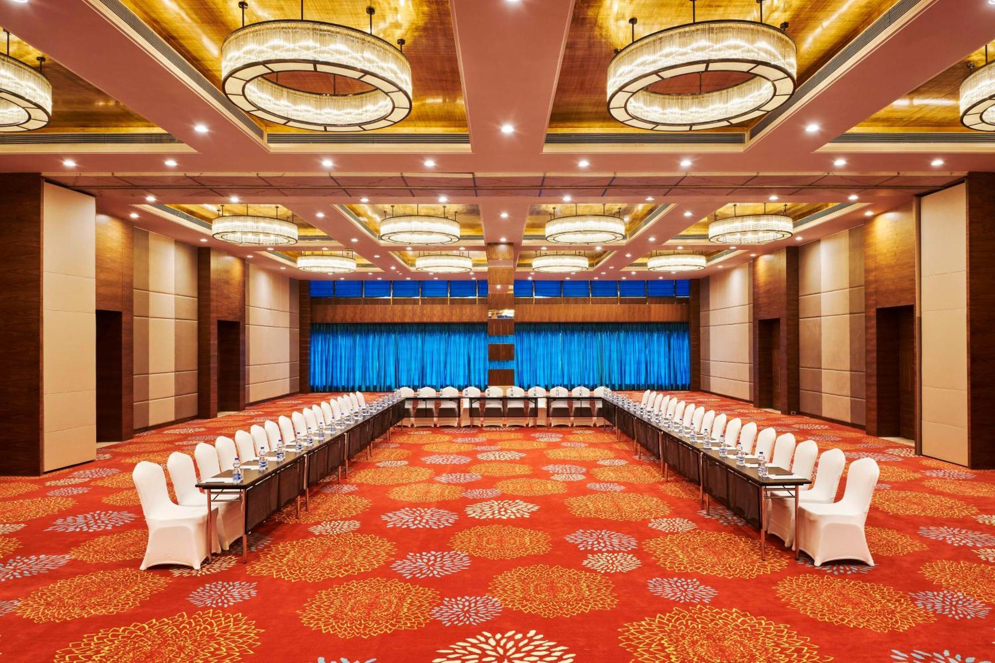 Hilton Garden Inn Lucknow Buitenkant foto