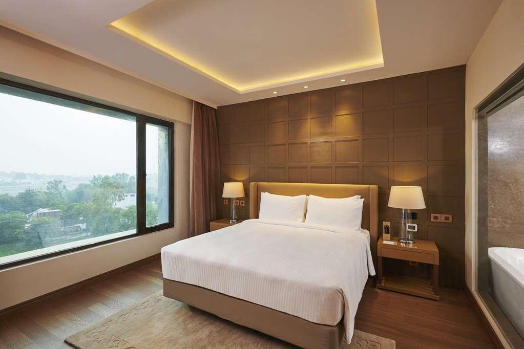 Hilton Garden Inn Lucknow Kamer foto