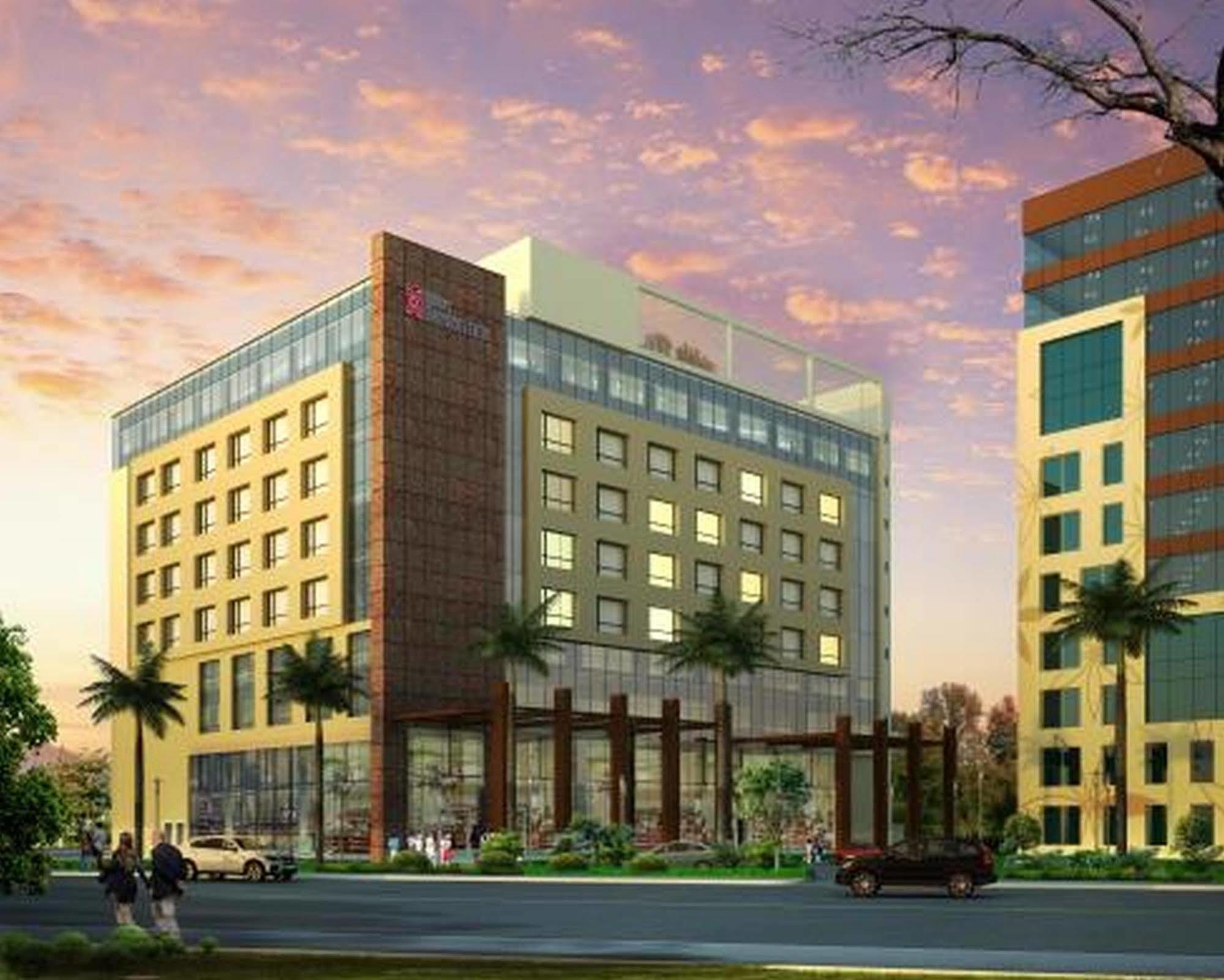 Hilton Garden Inn Lucknow Buitenkant foto